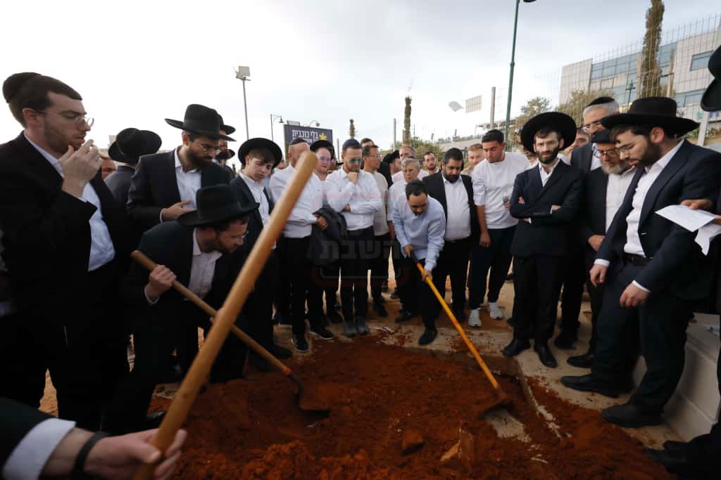 חור קטן במכנסיו של הפרשן | 'זופניק בכיכר' עם כל התמונות, הנייעס והחשיפות של השבוע