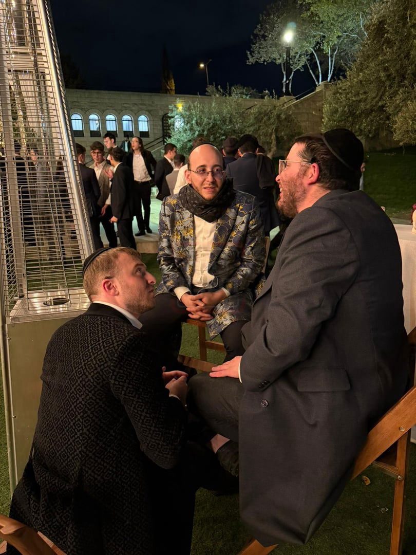 חור קטן במכנסיו של הפרשן | 'זופניק בכיכר' עם כל התמונות, הנייעס והחשיפות של השבוע