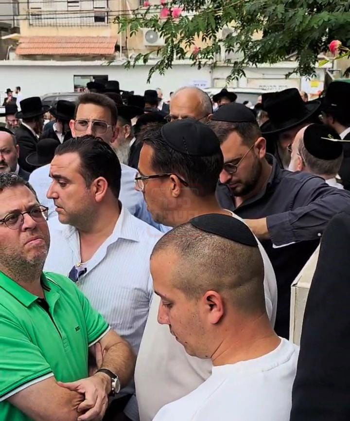 חור קטן במכנסיו של הפרשן | 'זופניק בכיכר' עם כל התמונות, הנייעס והחשיפות של השבוע