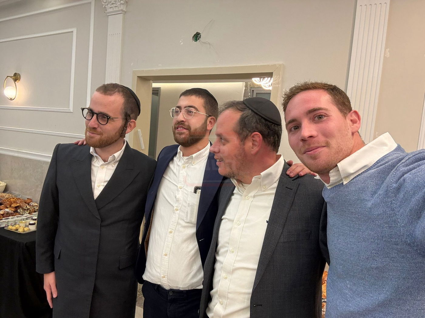 חור קטן במכנסיו של הפרשן | 'זופניק בכיכר' עם כל התמונות, הנייעס והחשיפות של השבוע