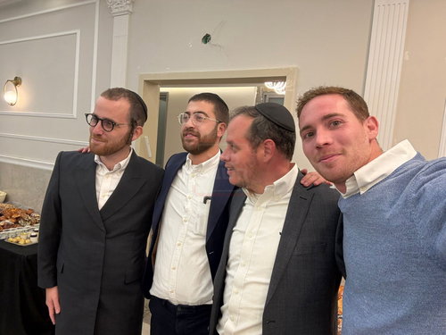 חור קטן במכנסיו של הפרשן | 'זופניק בכיכר' עם כל התמונות, הנייעס והחשיפות של השבוע
