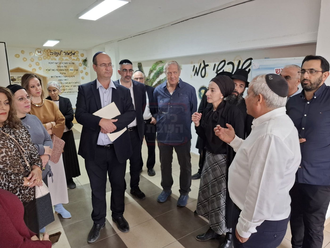 חור קטן במכנסיו של הפרשן | 'זופניק בכיכר' עם כל התמונות, הנייעס והחשיפות של השבוע