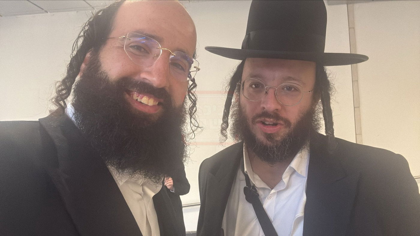 חור קטן במכנסיו של הפרשן | 'זופניק בכיכר' עם כל התמונות, הנייעס והחשיפות של השבוע