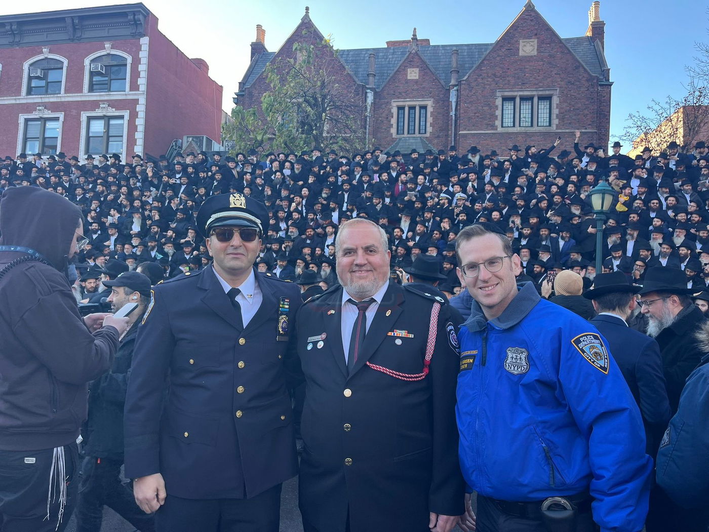 חור קטן במכנסיו של הפרשן | 'זופניק בכיכר' עם כל התמונות, הנייעס והחשיפות של השבוע