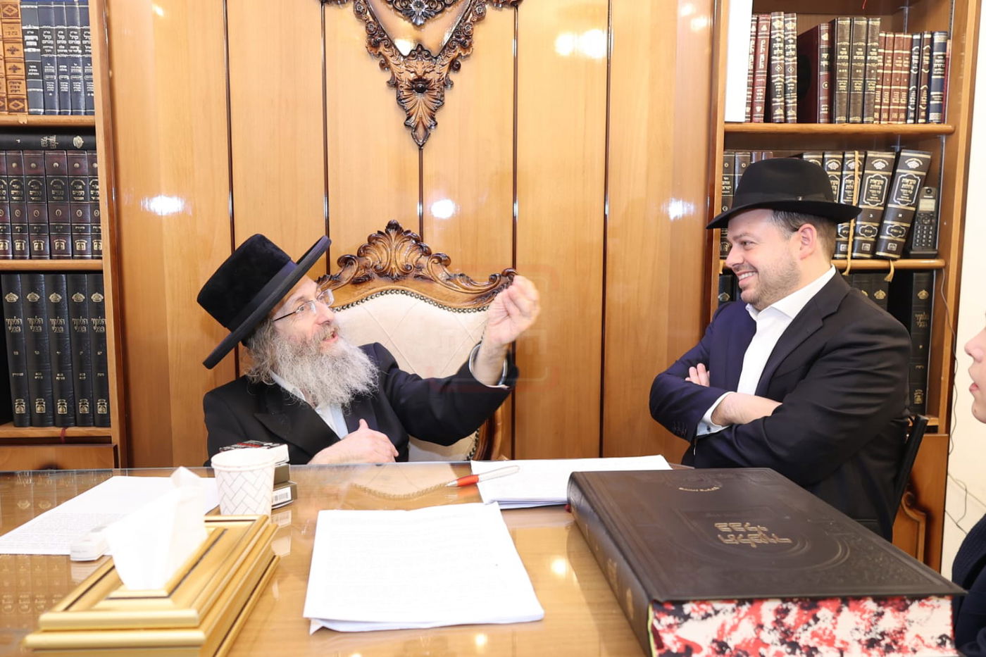 חור קטן במכנסיו של הפרשן | 'זופניק בכיכר' עם כל התמונות, הנייעס והחשיפות של השבוע