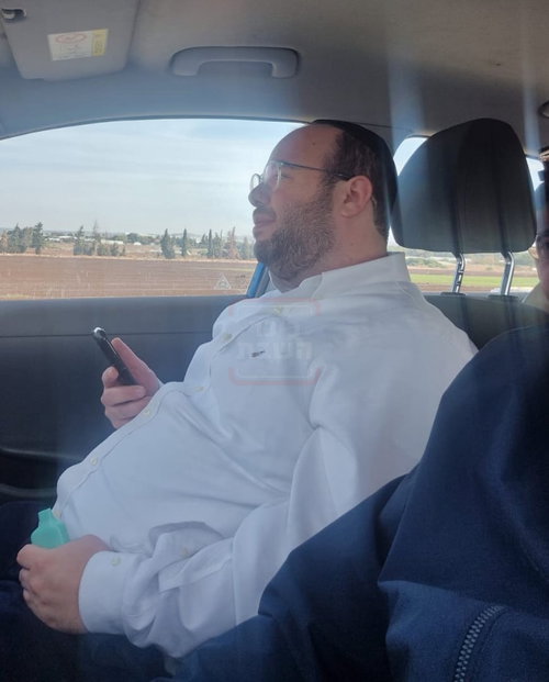 חור קטן במכנסיו של הפרשן | 'זופניק בכיכר' עם כל התמונות, הנייעס והחשיפות של השבוע