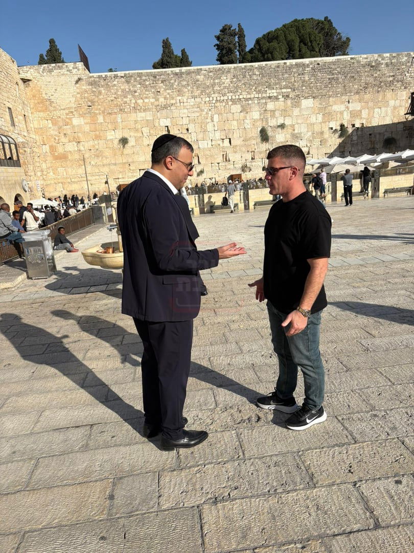 חור קטן במכנסיו של הפרשן | 'זופניק בכיכר' עם כל התמונות, הנייעס והחשיפות של השבוע