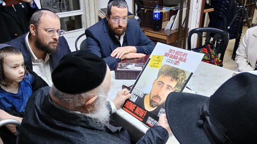חור קטן במכנסיו של הפרשן | 'זופניק בכיכר' עם כל התמונות, הנייעס והחשיפות של השבוע