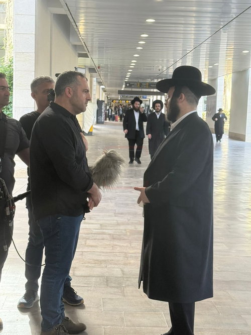 חור קטן במכנסיו של הפרשן | 'זופניק בכיכר' עם כל התמונות, הנייעס והחשיפות של השבוע