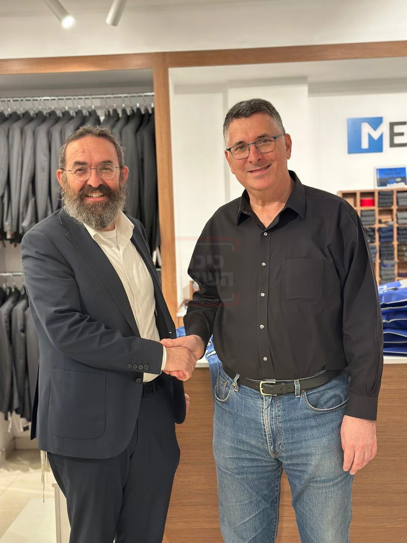 חור קטן במכנסיו של הפרשן | 'זופניק בכיכר' עם כל התמונות, הנייעס והחשיפות של השבוע