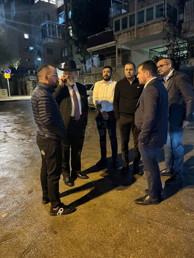 חור קטן במכנסיו של הפרשן | 'זופניק בכיכר' עם כל התמונות, הנייעס והחשיפות של השבוע