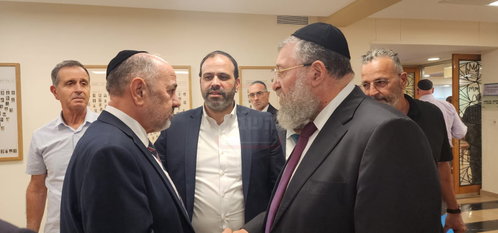 חור קטן במכנסיו של הפרשן | 'זופניק בכיכר' עם כל התמונות, הנייעס והחשיפות של השבוע