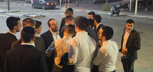חור קטן במכנסיו של הפרשן | 'זופניק בכיכר' עם כל התמונות, הנייעס והחשיפות של השבוע