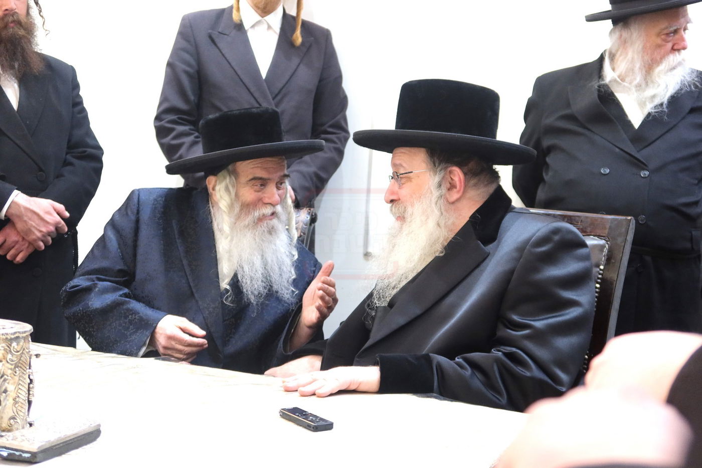 האדמו"ר מנדבורנה בביקור אצל האדמו"ר מקרעטשניף י-ם