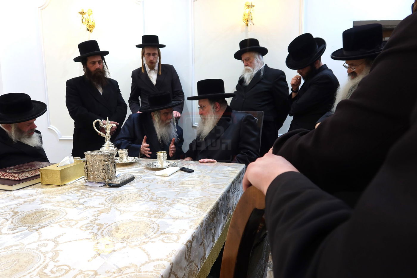 האדמו"ר מנדבורנה בביקור אצל האדמו"ר מקרעטשניף י-ם