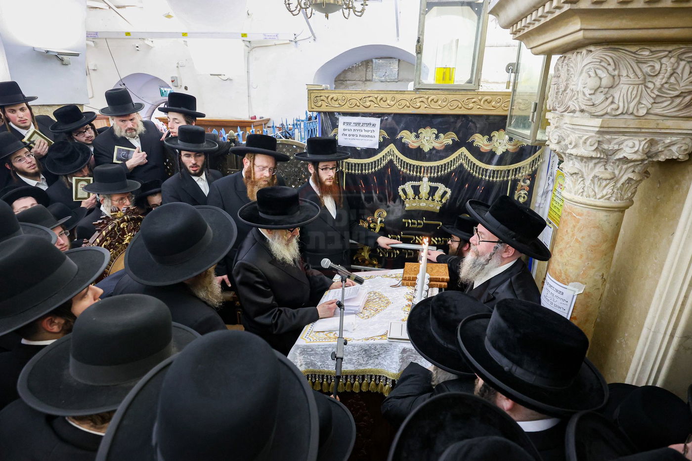 האדמו"ר מסאטמר באמירת תהילים במירון