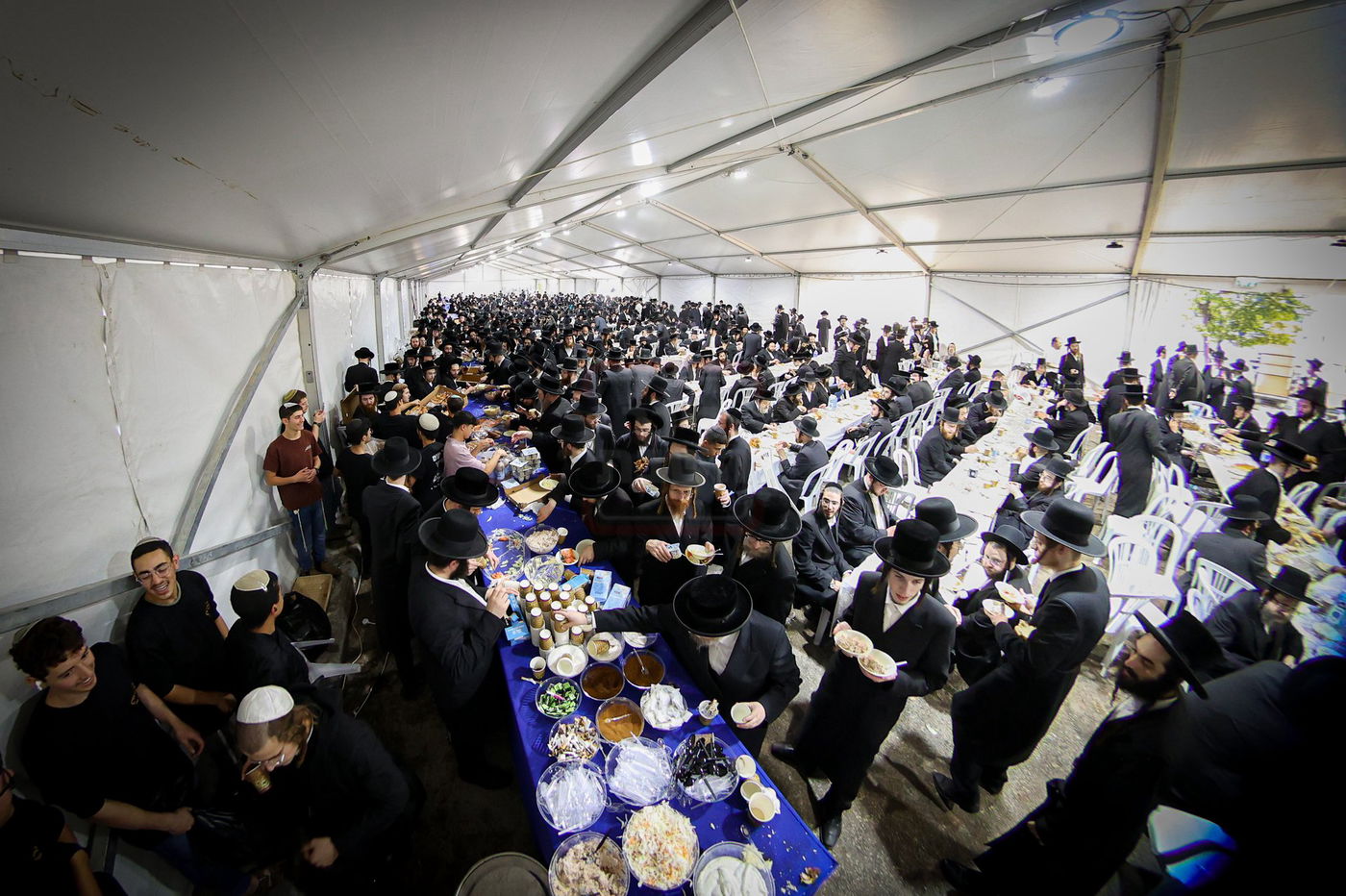 האדמו"ר מסאטמר בתפילת שחרית במירון