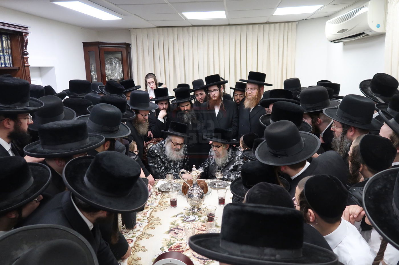 האדמו"ר מסאטמר בביקור אצל האדמו"ר מויז'ניץ בית שמש