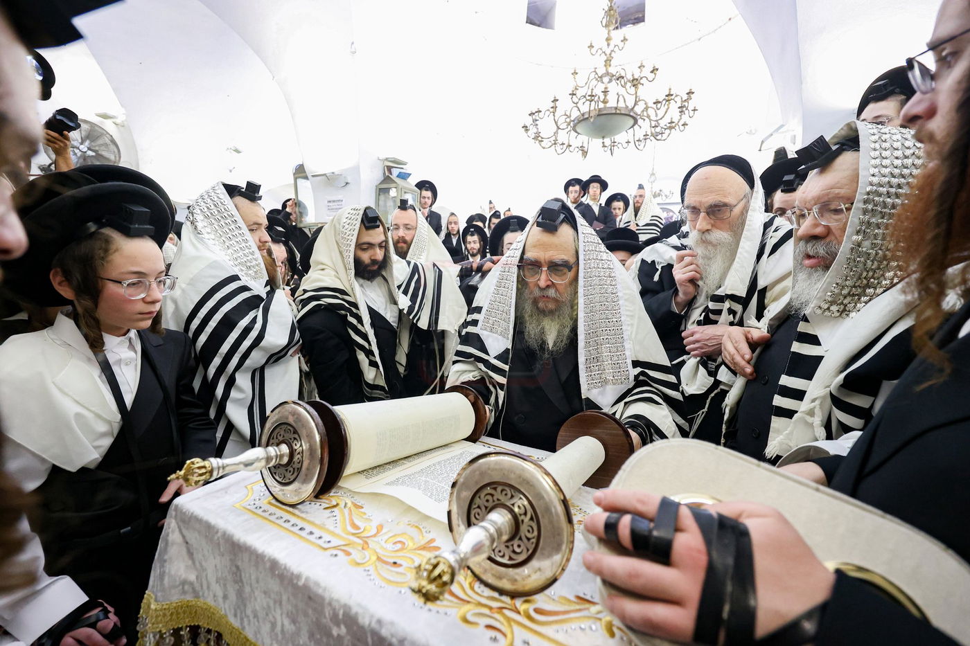 האדמו"ר מסאטמר בתפילת שחרית במירון