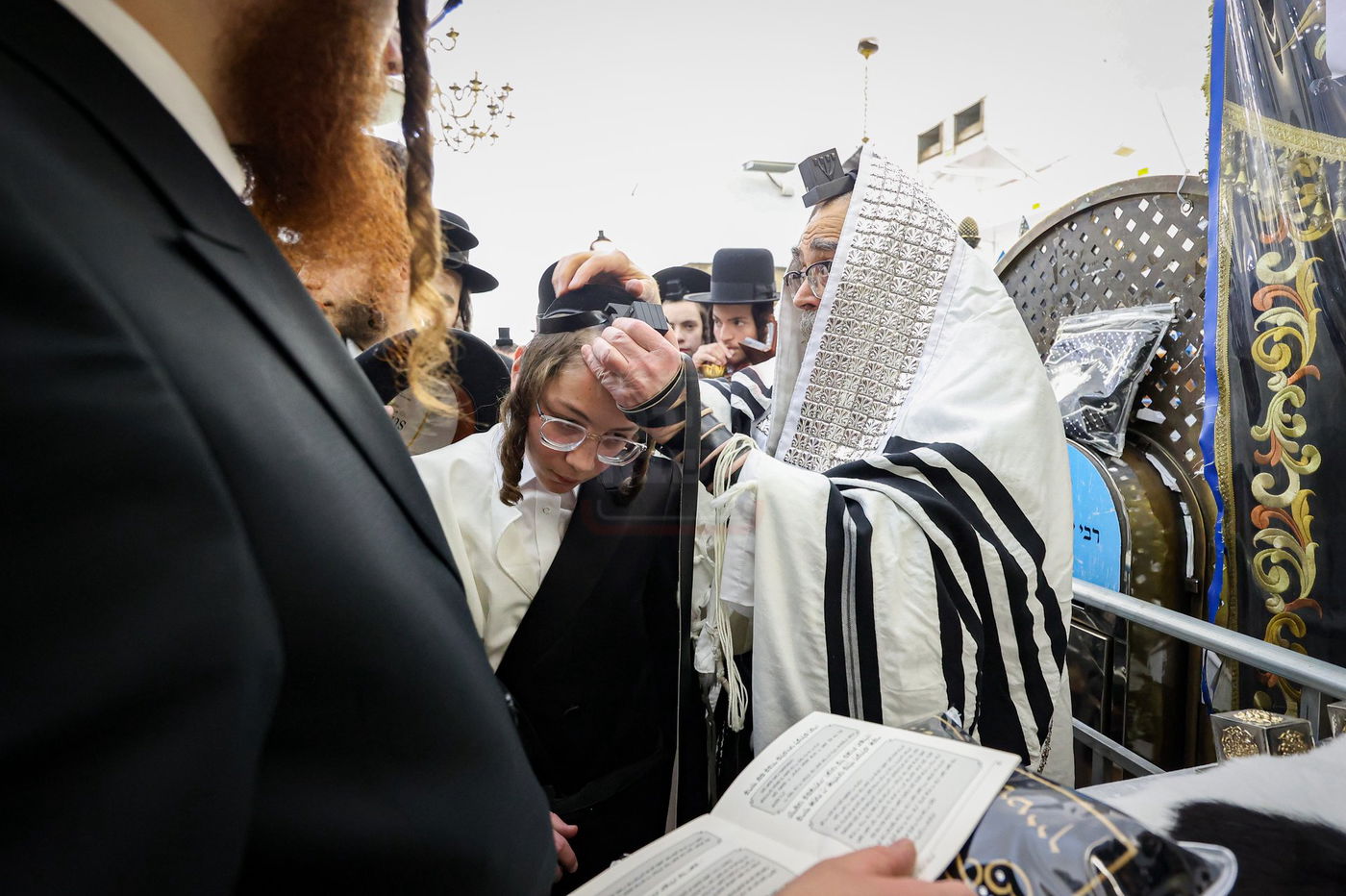 האדמו"ר מסאטמר בתפילת שחרית במירון