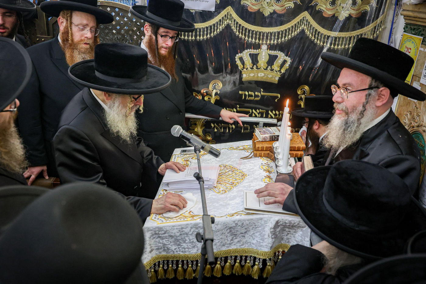 האדמו"ר מסאטמר באמירת תהילים במירון