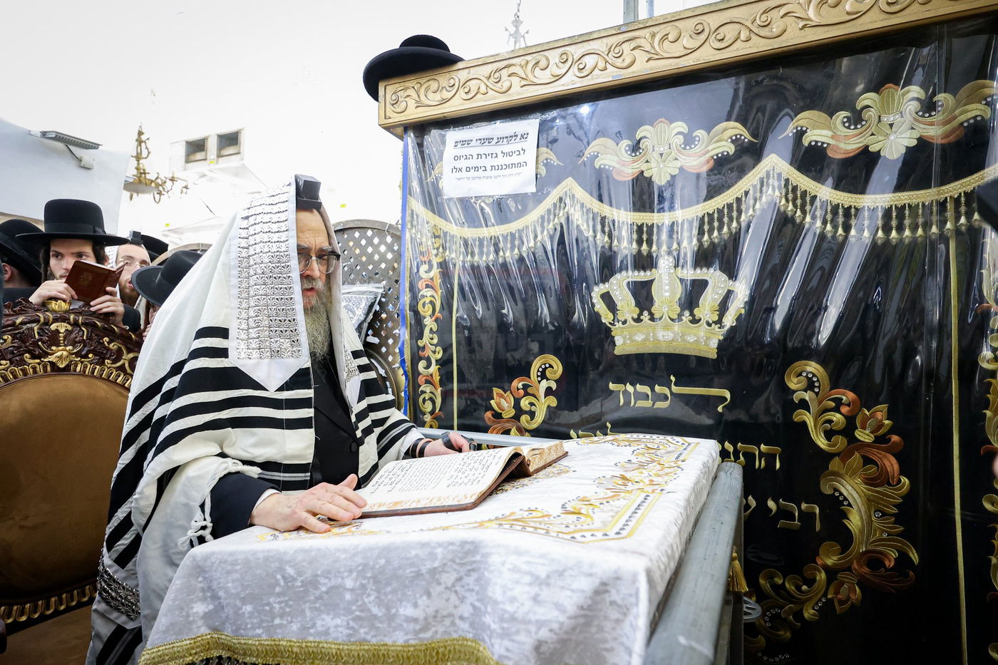 האדמו"ר מסאטמר בתפילת שחרית במירון