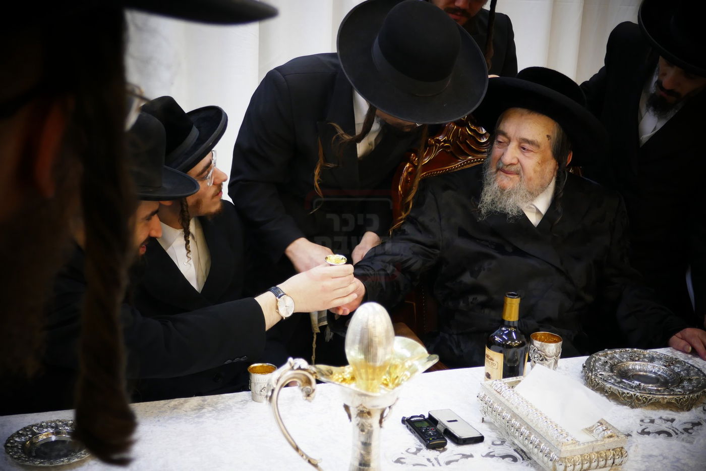 קבלת הפנים לאברך האסיר ר' אלעזר צדוק קויפמן אצל הגה"צ רבי יעקב מאיר שכטר