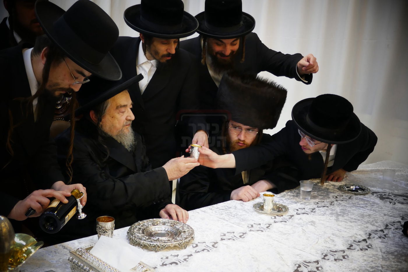 קבלת הפנים לאברך האסיר ר' אלעזר צדוק קויפמן אצל הגה"צ רבי יעקב מאיר שכטר