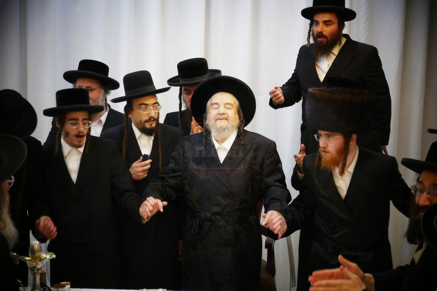 קבלת הפנים לאברך האסיר ר' אלעזר צדוק קויפמן אצל הגה"צ רבי יעקב מאיר שכטר