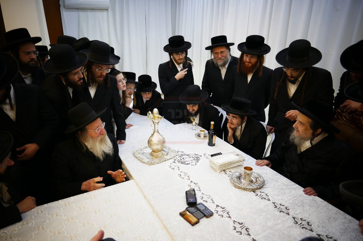 קבלת הפנים לאברך האסיר ר' אלעזר צדוק קויפמן אצל הגה"צ רבי יעקב מאיר שכטר