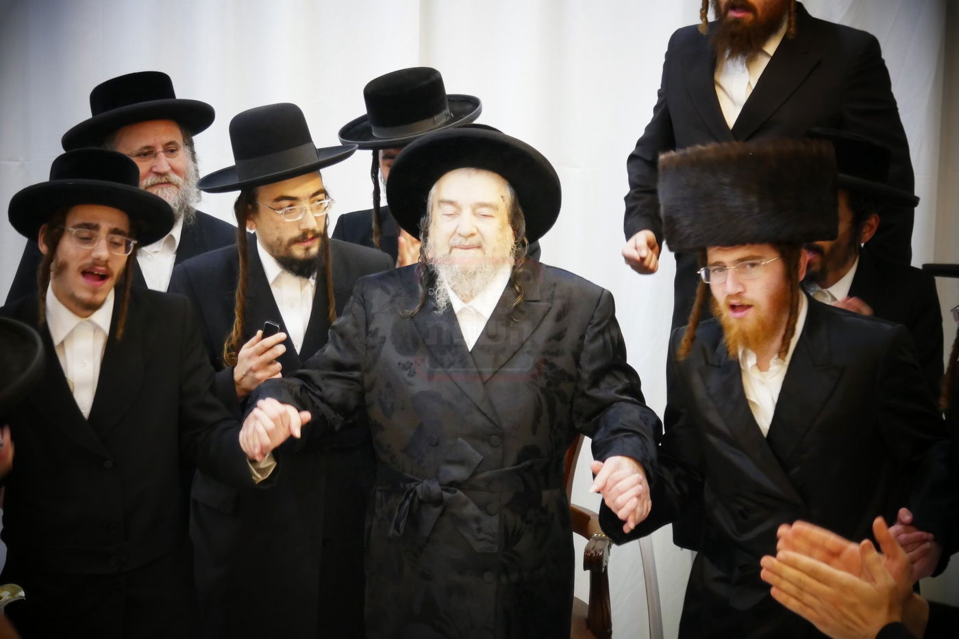 קבלת הפנים לאברך האסיר ר' אלעזר צדוק קויפמן אצל הגה"צ רבי יעקב מאיר שכטר