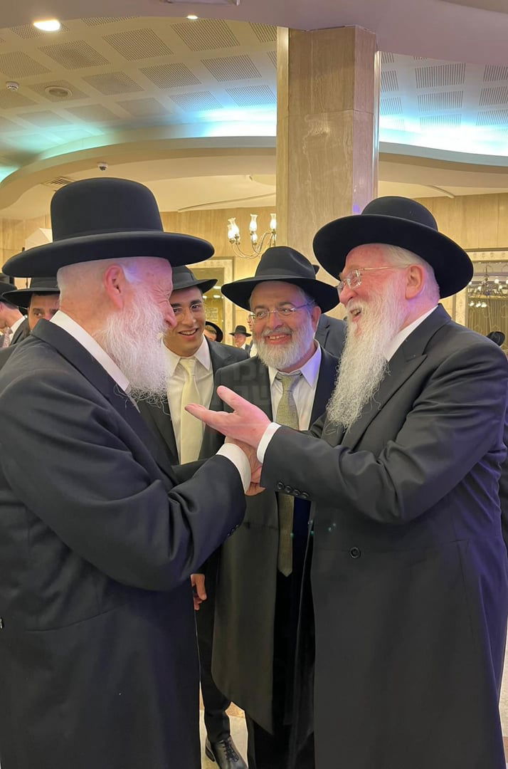 האדמו"ר שניסה לרקוד עם בנו | 'זופניק בכיכר' עם כל התמונות, הנייעס והחשיפות של השבוע