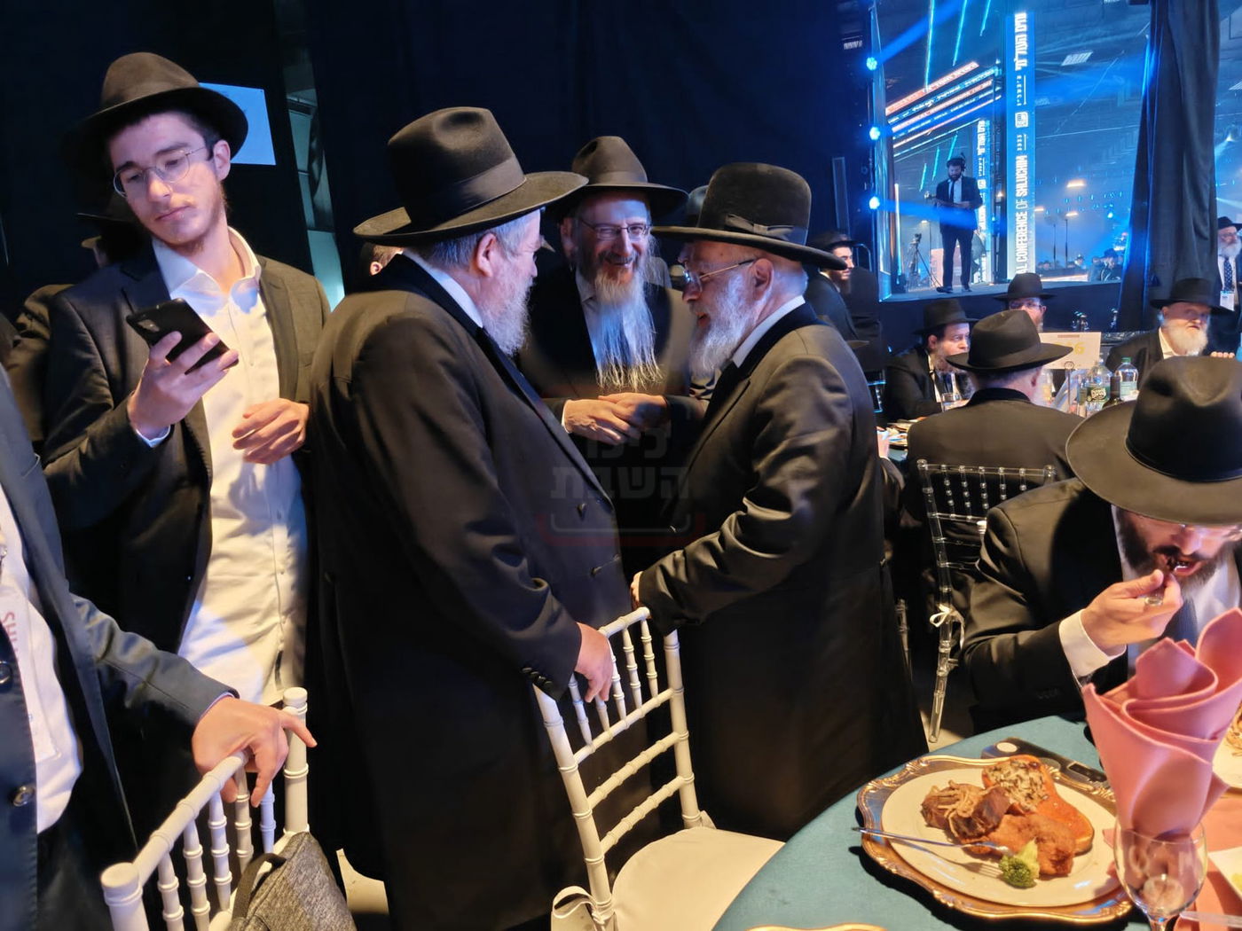 האדמו"ר שניסה לרקוד עם בנו | 'זופניק בכיכר' עם כל התמונות, הנייעס והחשיפות של השבוע