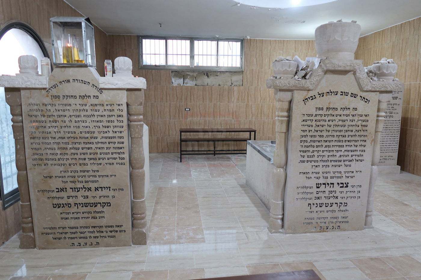 הקמת מצבה על קברו של האדמו"ר מקרעטשניף סיגעט זצ"ל