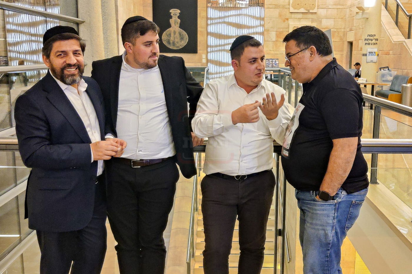 האדמו"ר שניסה לרקוד עם בנו | 'זופניק בכיכר' עם כל התמונות, הנייעס והחשיפות של השבוע