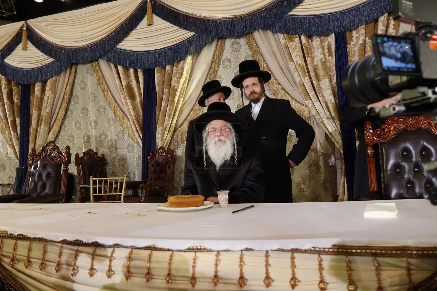 האדמו"ר שניסה לרקוד עם בנו | 'זופניק בכיכר' עם כל התמונות, הנייעס והחשיפות של השבוע