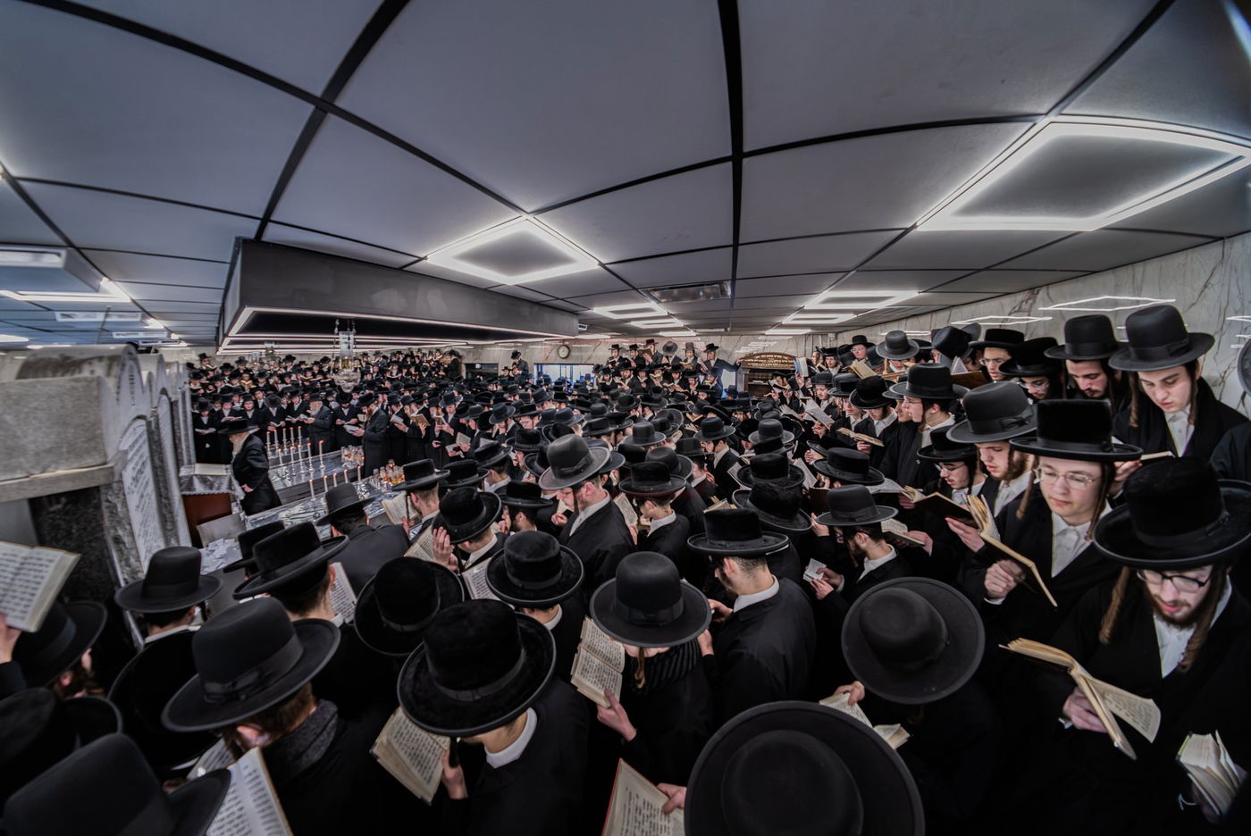 האדמו"ר מסאטמר בתפילה באוהל בית סאטמר