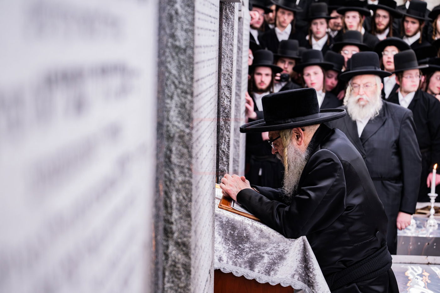 האדמו"ר מסאטמר בתפילה באוהל בית סאטמר