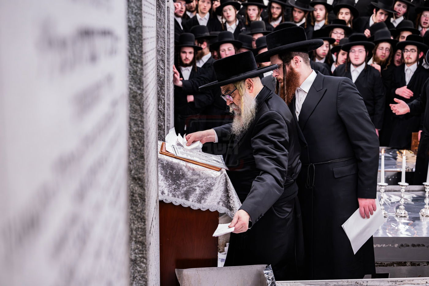 האדמו"ר מסאטמר בתפילה באוהל בית סאטמר