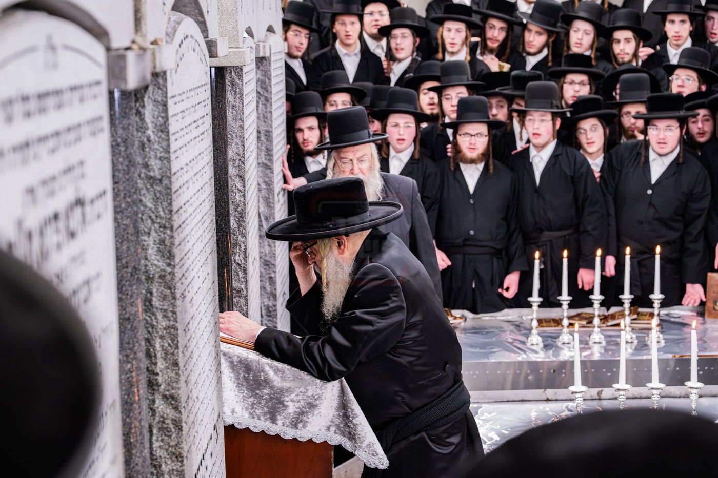 האדמו"ר מסאטמר בתפילה באוהל בית סאטמר