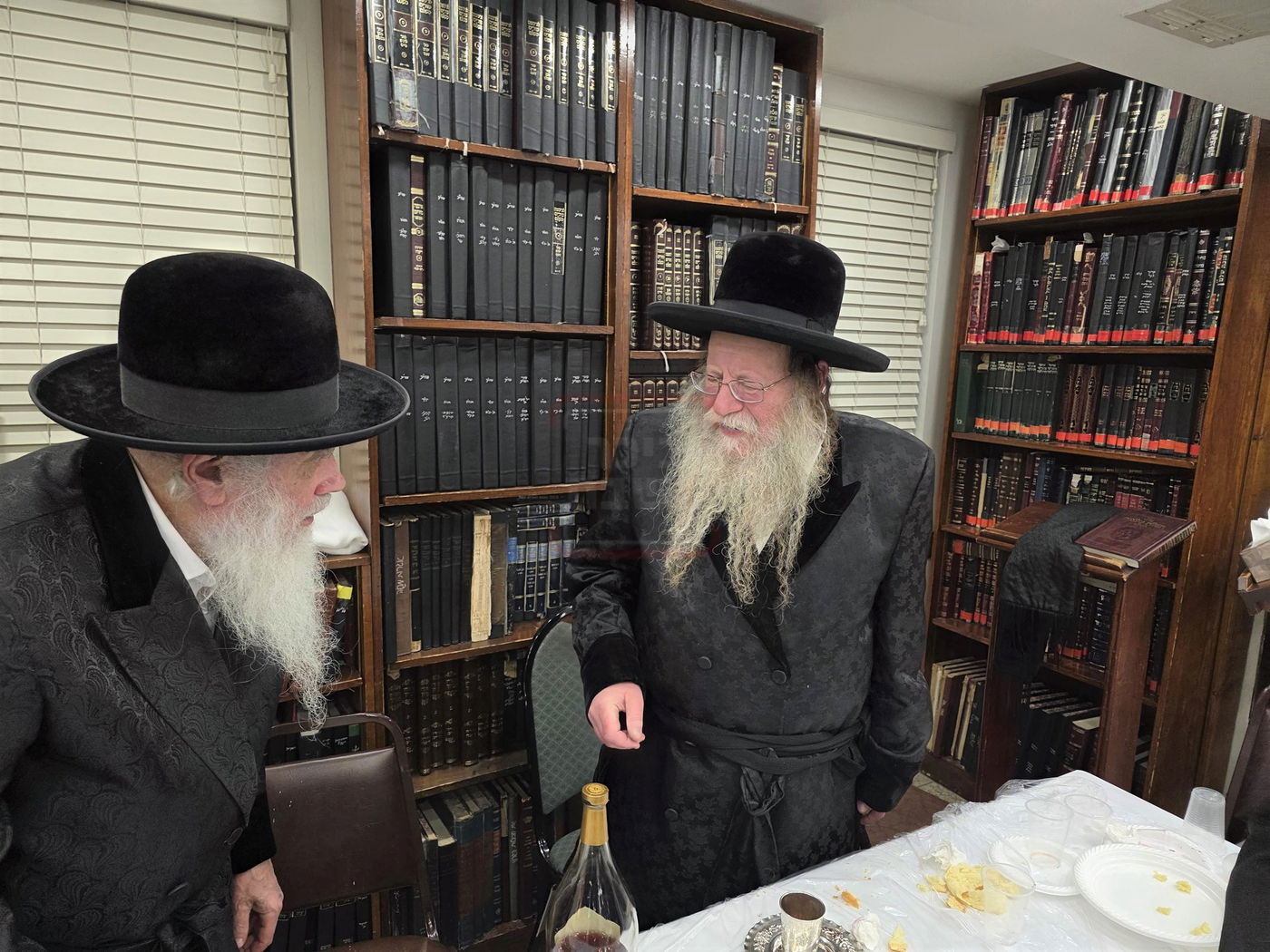 האדמו"ר מקוזמיר בטיש משותף עם האדמו"ר ממודז'יץ פלעטבוש