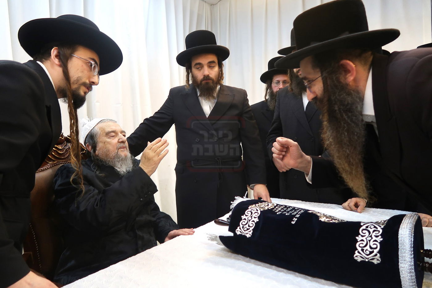 תלמידי ישיבת 'שער המלך' אצל הגרי"מ שכטר