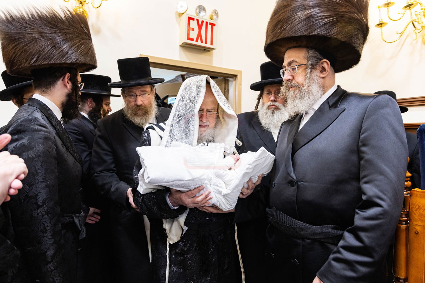 שמחת הוואכט נאכט והברית בחצרות מונקאטש - וויען 