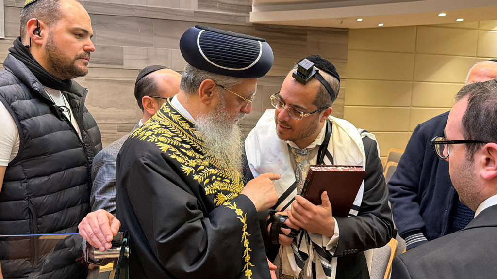 ההרצאה של ראש השב"כ בתלמוד תורה | 'זופניק בכיכר' עם כל התמונות, הנייעס והחשיפות של השבוע