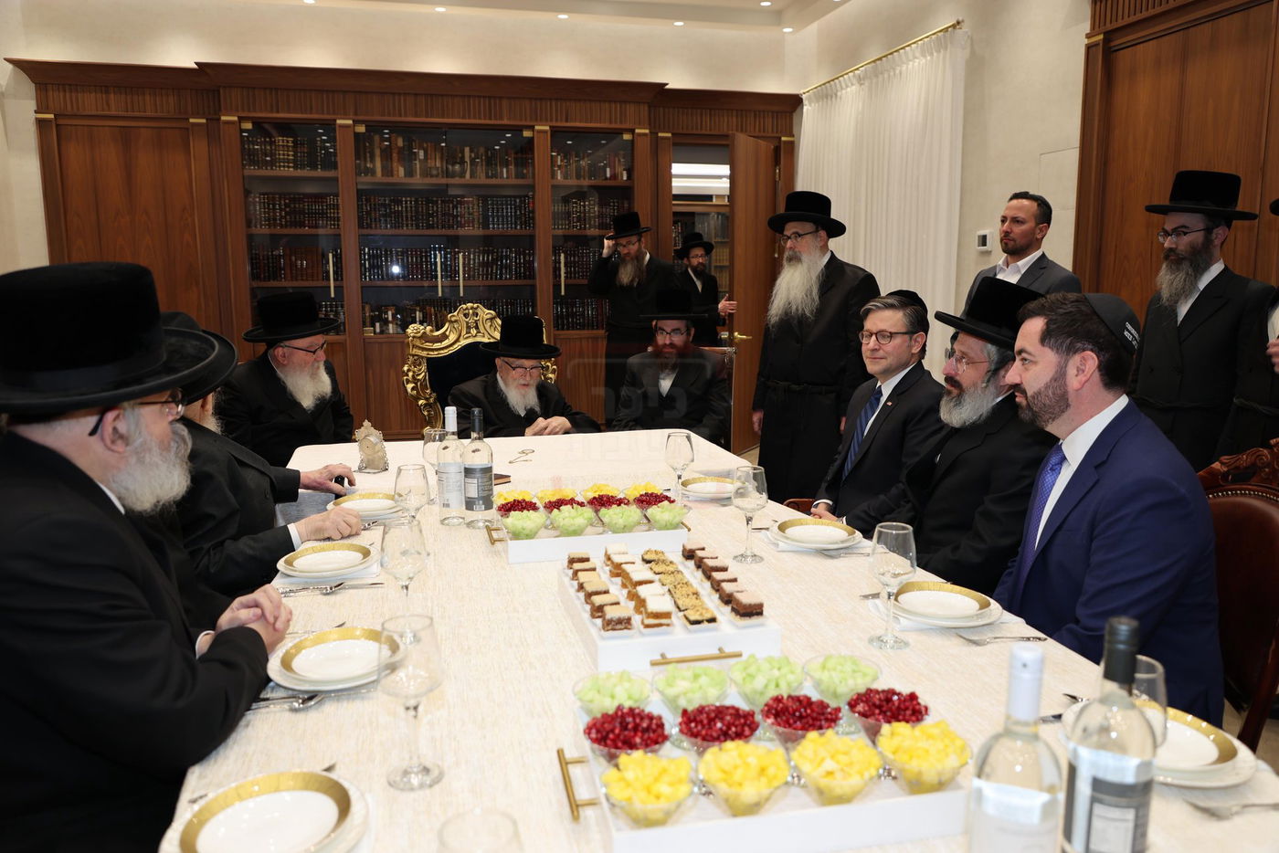 מייק ג'ונסון בביקור אצל האדמו"ר מסקווירא 