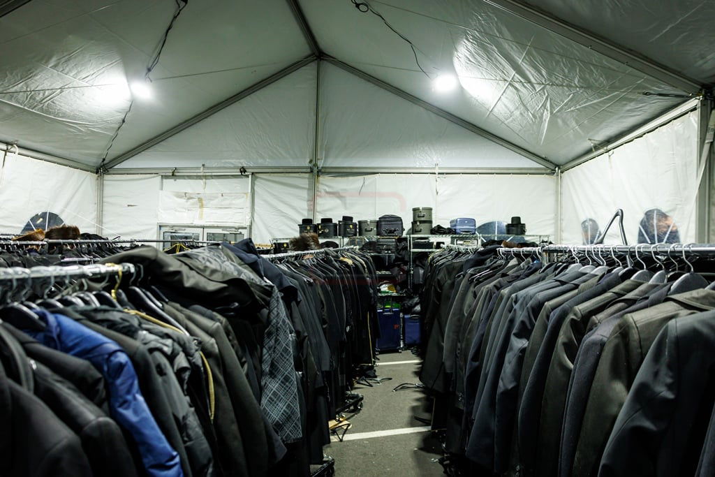 האוהל המיוחד למעילים בחתונה