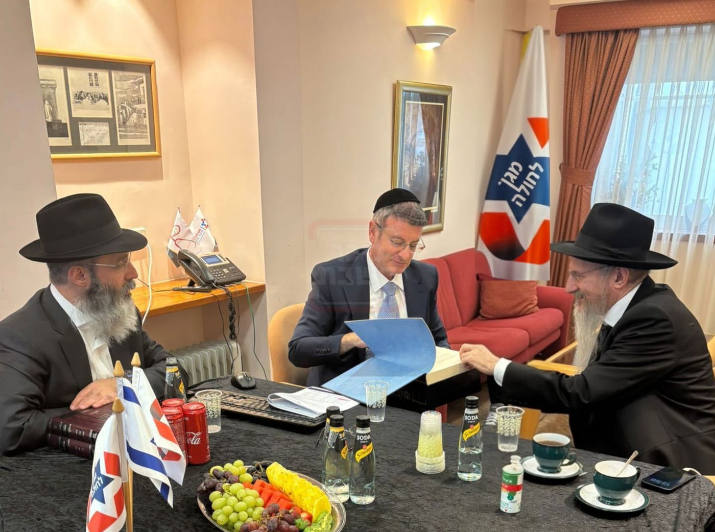 ההרצאה של ראש השב"כ בתלמוד תורה | 'זופניק בכיכר' עם כל התמונות, הנייעס והחשיפות של השבוע