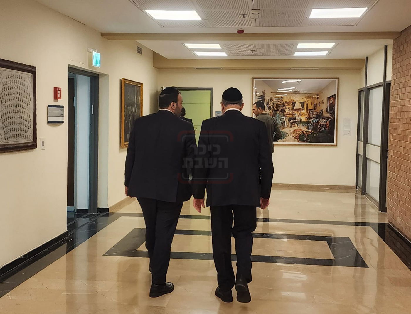 ההרצאה של ראש השב"כ בתלמוד תורה | 'זופניק בכיכר' עם כל התמונות, הנייעס והחשיפות של השבוע