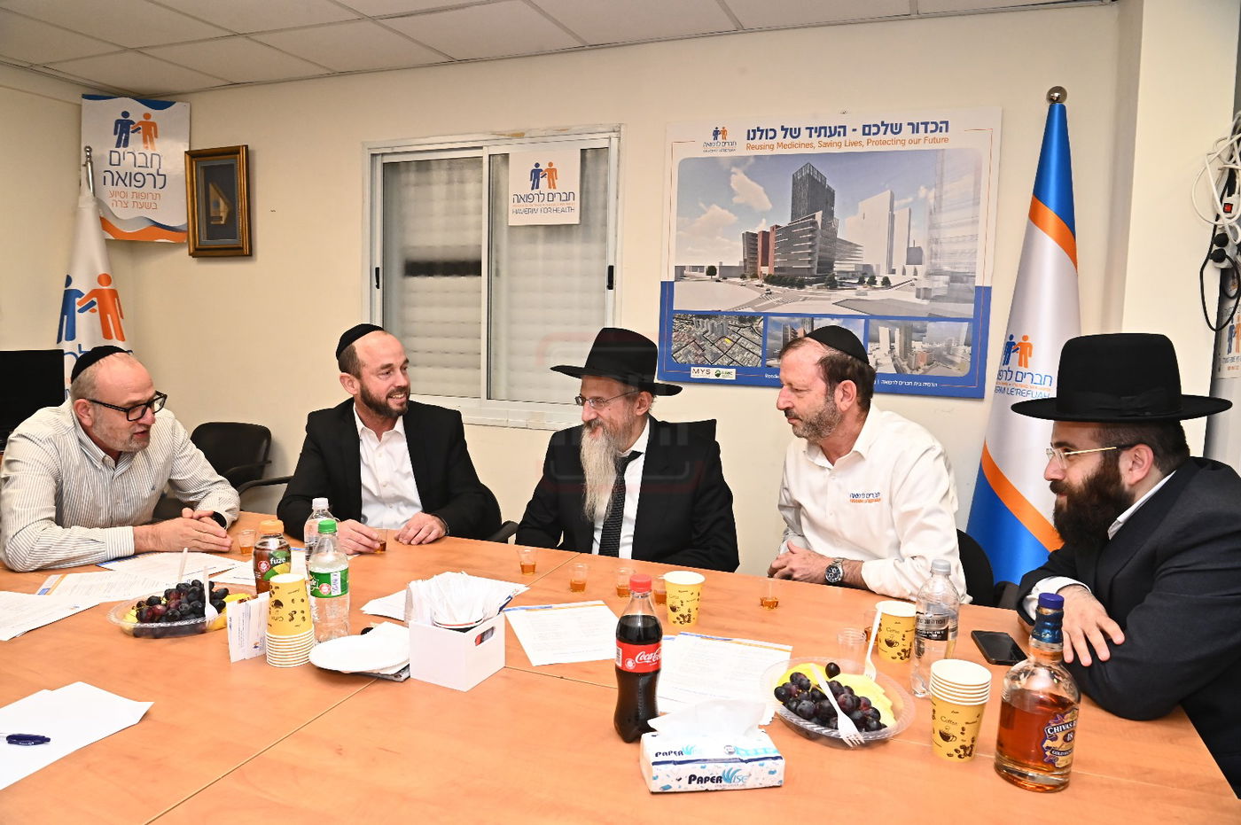 ההרצאה של ראש השב"כ בתלמוד תורה | 'זופניק בכיכר' עם כל התמונות, הנייעס והחשיפות של השבוע