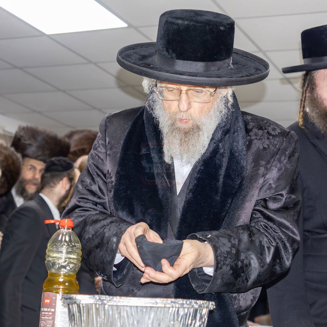 האדמו"ר מפינסק קרלין באתרא קדישא מירון